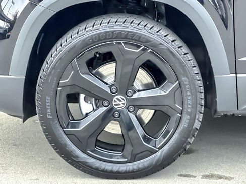 New 2026 Volkswagen Taos SEL image 25