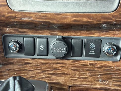 Used 2017 Nissan Armada Platinum w/ Captain Seat Package image 20