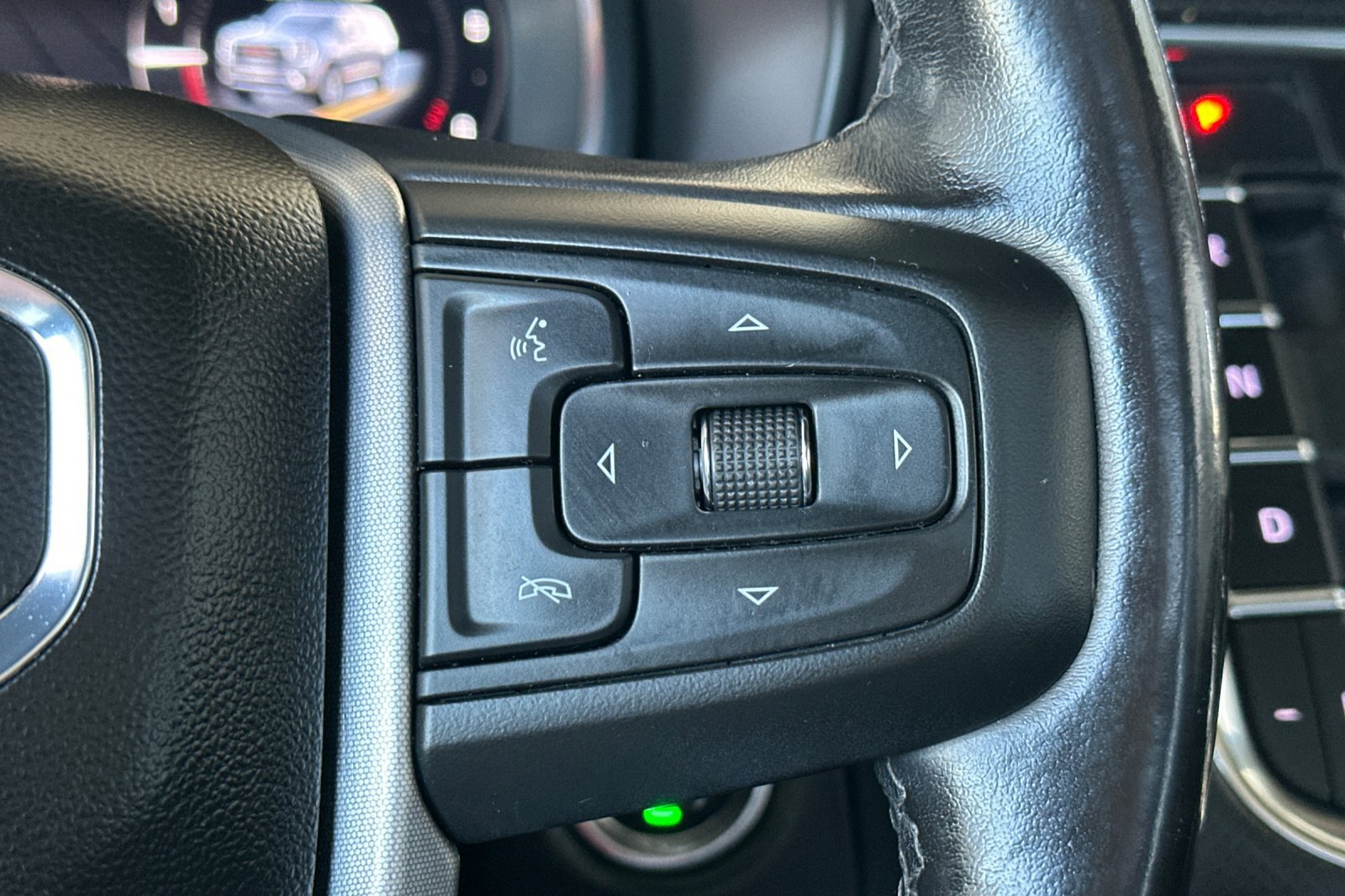 Certified 2023 GMC Yukon XL SLT RWD image 35