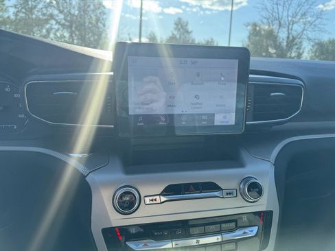 Used 2021 Ford Explorer XLT w/ Equipment Group 202A AWD/4WD image 13