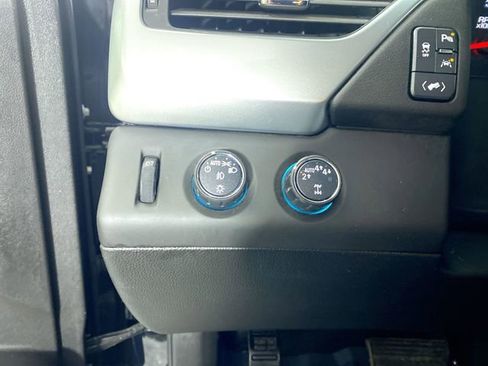 Used 2017 Chevrolet Suburban LT image 15