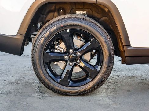 New 2025 Jeep Grand Cherokee Limited w/ Black Appearance Package image 12