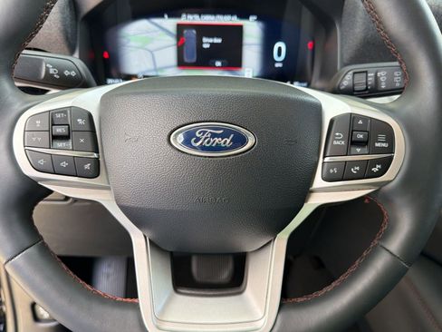 Used 2025 Ford Explorer Active w/ Active Comfort Package AWD/4WD image 17