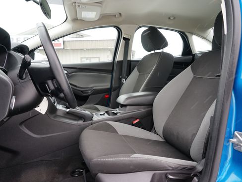 Used 2014 Ford Focus SE w/ SE Winter Package image 12