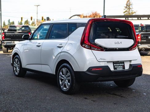 Used 2022 Kia Soul LX image 10