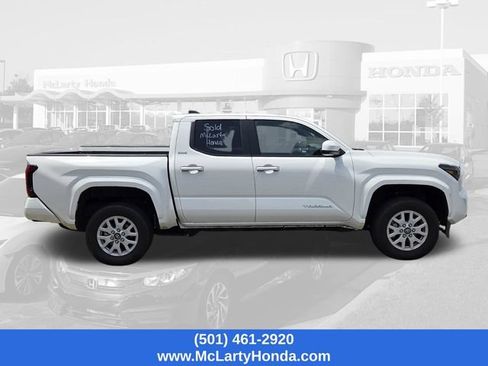 Used 2025 Toyota Tacoma SR5 AWD/4WD image 4