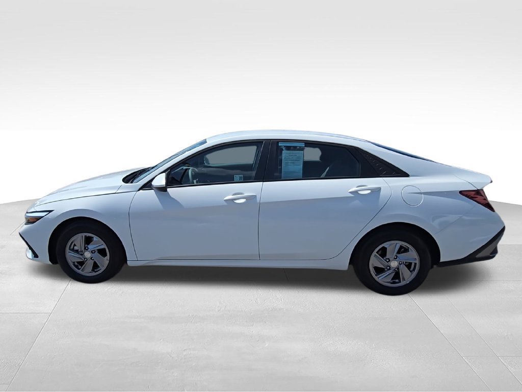 Used 2025 Hyundai Elantra SE FWD image 7