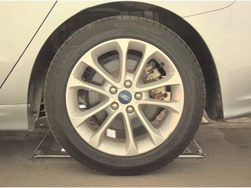 Used 2020 Ford Fusion SE image 13