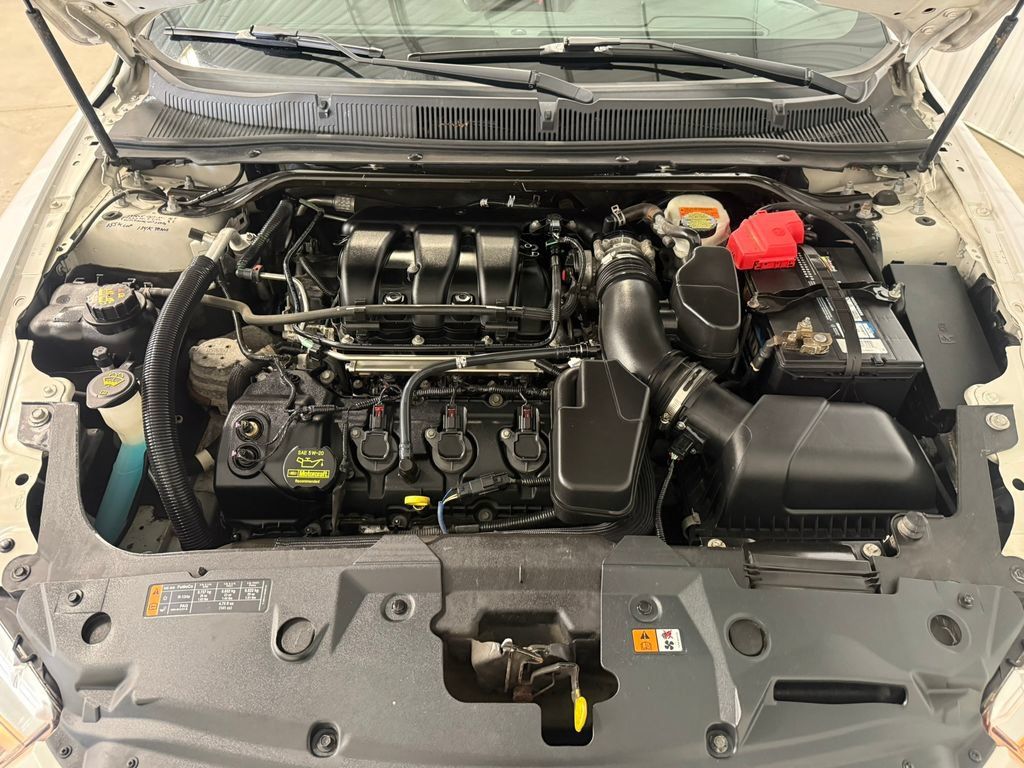 Used 2013 Ford Taurus Limited FWD image 16