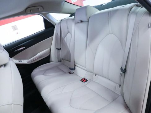 Used 2021 Toyota Avalon XLE w/ Moonroof Package image 13