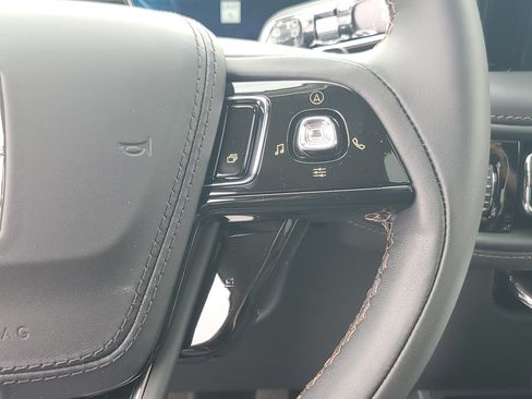 New 2026 Lincoln Aviator AWD image 17