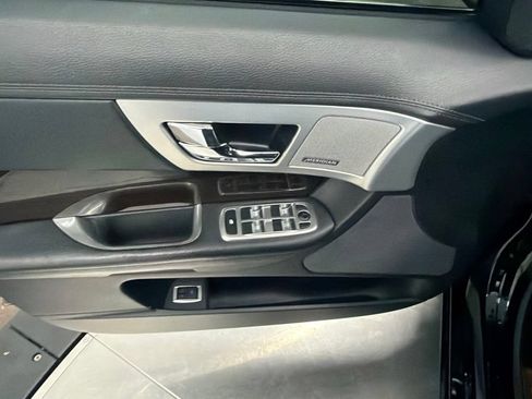 Used 2013 Jaguar XF RWD image 17