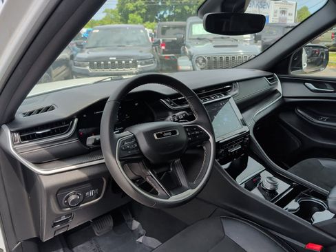 Used 2023 Jeep Grand Cherokee L Laredo AWD/4WD image 13