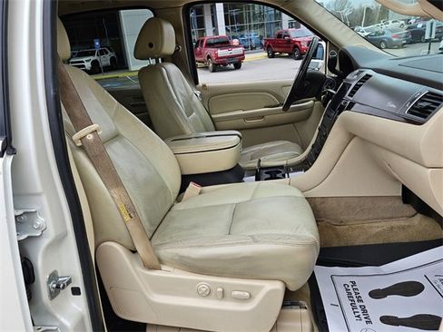 Used 2007 Cadillac Escalade AWD w/ Information Package image 14
