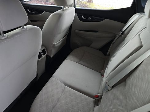 Used 2017 Nissan Rogue Sport SV image 16