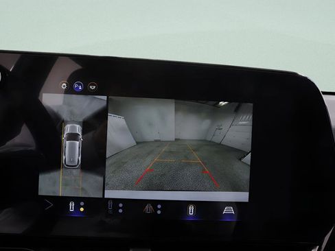 New 2026 Chevrolet Equinox LT w/ Convenience Package II FWD image 14