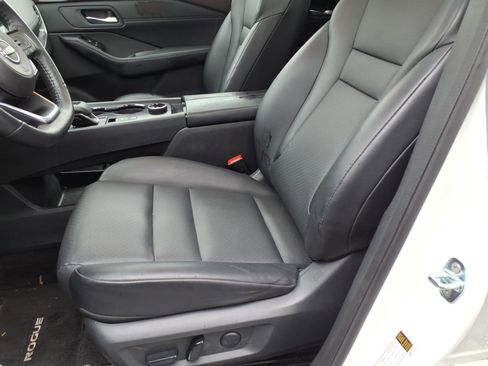 Used 2023 Nissan Rogue SV w/ SV Premium B Package image 10