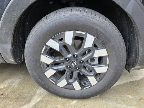 Certified 2025 Hyundai Santa Cruz SE image 2