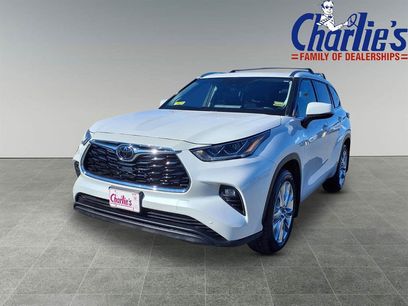 Used 2023 Toyota Highlander Limited