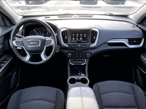 Used 2024 GMC Terrain SLE image 21