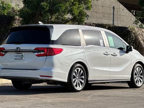Certified 2024 Honda Odyssey EX-L image 4