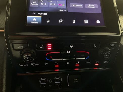 Used 2023 Jeep Grand Cherokee Altitude AWD/4WD image 4