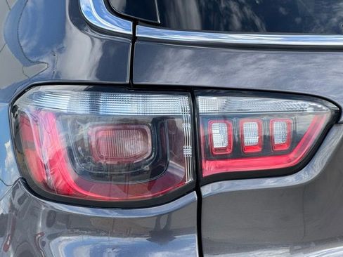 Used 2022 Jeep Compass Latitude image 11