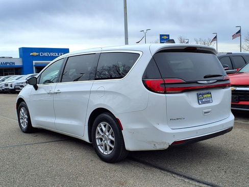 Used 2024 Chrysler Pacifica Touring-L image 7