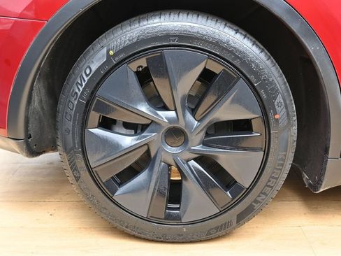 Used 2024 Tesla Model Y Long Range RWD image 12