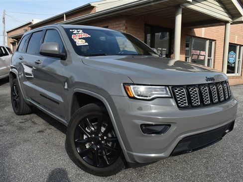Used 2022 Jeep Grand Cherokee Laredo X AWD/4WD image 1