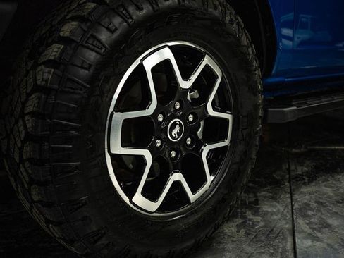 Used 2021 Ford Bronco Outer Banks image 3