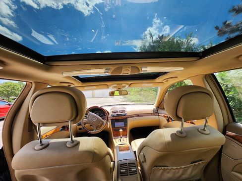 Used 2009 Mercedes-Benz E 350 4MATIC Sedan image 12