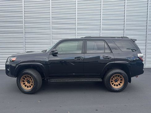 Used 2023 Toyota 4Runner TRD Off-Road Premium w/ Off Road Premium Plus Package AWD/4WD image 2