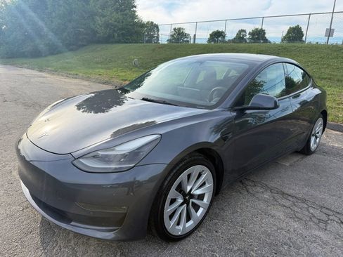 Used 2022 Tesla Model 3 Long Range AWD/4WD image 2