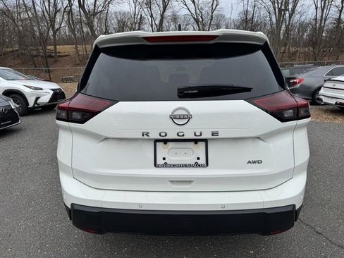Used 2024 Nissan Rogue S image 5