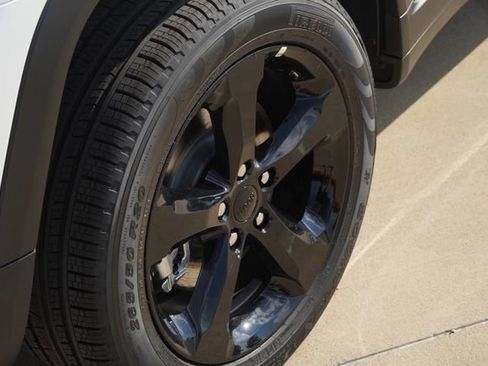 New 2025 Jeep Grand Cherokee L Limited w/ Luxury Tech Group II RWD image 9