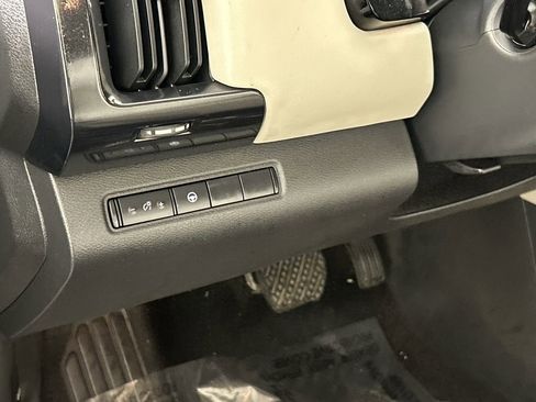 Used 2022 Nissan Pathfinder SV image 13