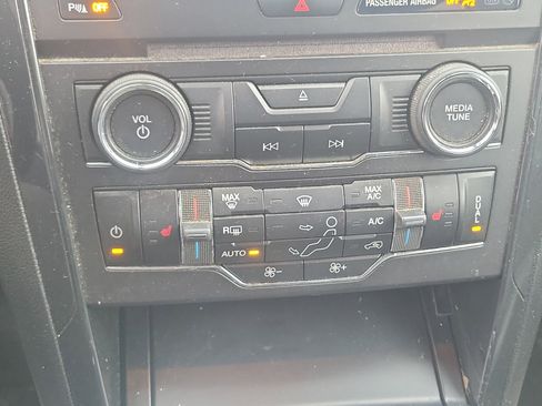 Used 2018 Ford Explorer XLT w/ Equipment Group 202A image 17