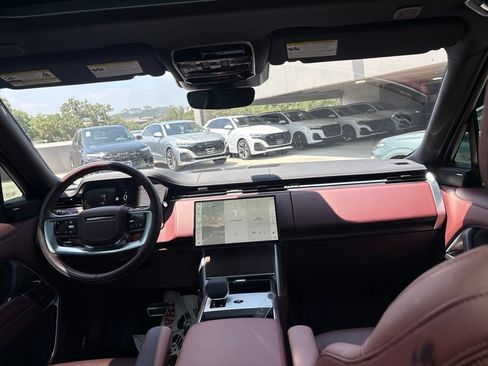 Used 2025 Land Rover Range Rover SE AWD/4WD image 19