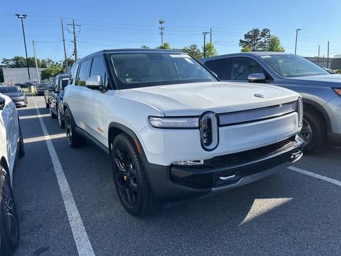 Used 2024 Rivian R1S Adventure AWD/4WD image 3