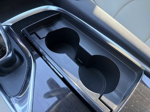 Used 2018 Buick Enclave Essence image 11