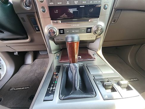 Used 2017 Lexus GX 460 image 23