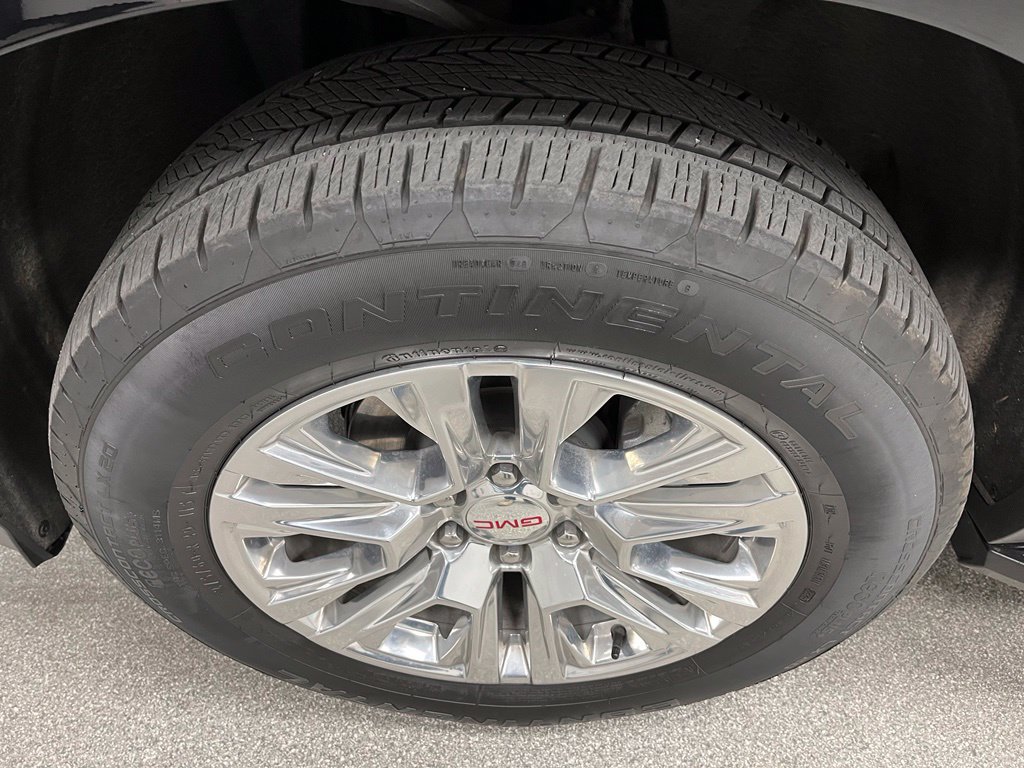 Used 2025 GMC Yukon XL Denali AWD/4WD image 13