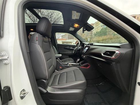 Used 2021 Chevrolet TrailBlazer RS w/ Sun and Liftgate Package image 16