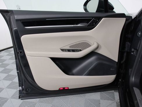 Certified 2025 Porsche Macan 4 Electric image 20