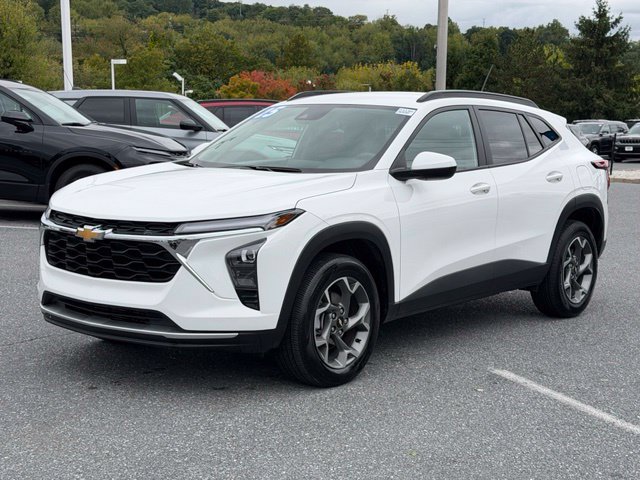 Certified 2025 Chevrolet Trax LT FWD image 8