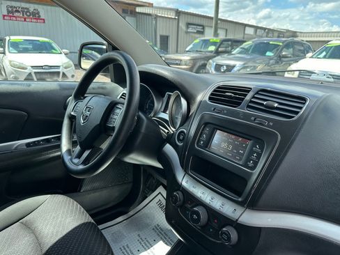 Used 2017 Dodge Journey SXT w/ Comfort/Convenience Group FWD image 8