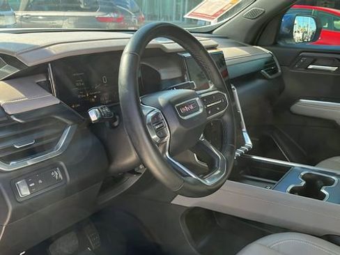Used 2025 GMC Acadia Elevation w/ Elevation Premium Package FWD image 16