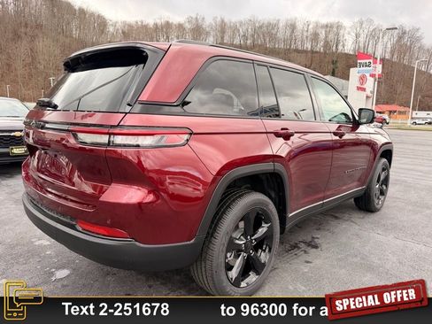 New 2025 Jeep Grand Cherokee Altitude image 4