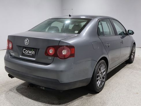 Used 2010 Volkswagen Jetta S image 2